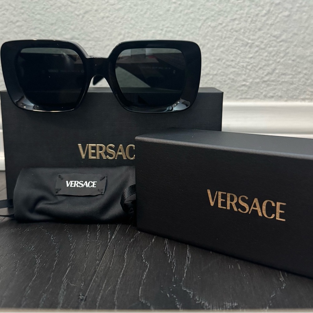 Authentic Versace Black Square Sunglasses Brand New
